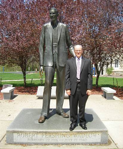 25 Joe Pryor and Robert Wadlow