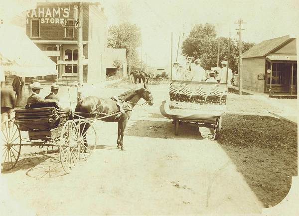 31 Eldon Band Wagon - Dr. G.D. Walker and Clarence Ashley in Buggy - 1912