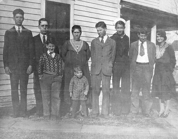 33 Baucom Family - Roy second from Right