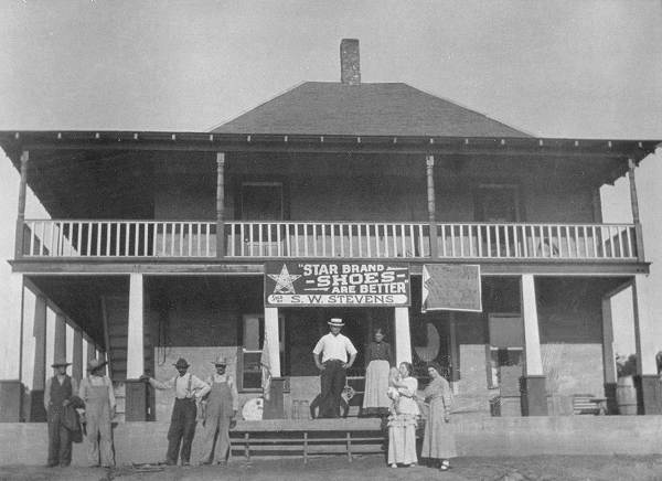 18 Arthur W. Van and Grandmother Stephens General Merchandise in Gladstone - Arthur is Dick's Uncle