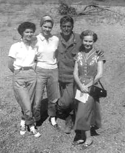 58 The Glory Brigade - Wanda and Mary Warren, Victor Mature and Eula Jenkins