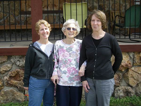 17 Susan, Lillian and Marge Thomas