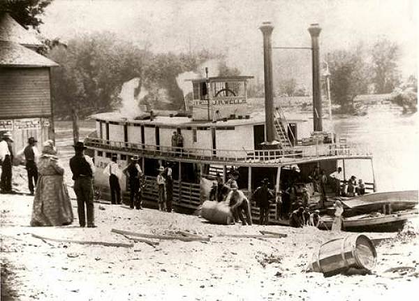 04 J.R. Wells unloading at Tuscumbia Landing