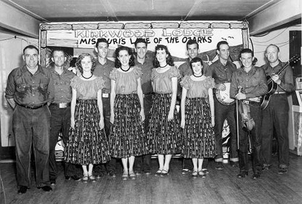 14 Lake of Ozarks Square Dance Team